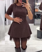 Mery - Vestido corto con detalle de tul y aplicaciones brillantes