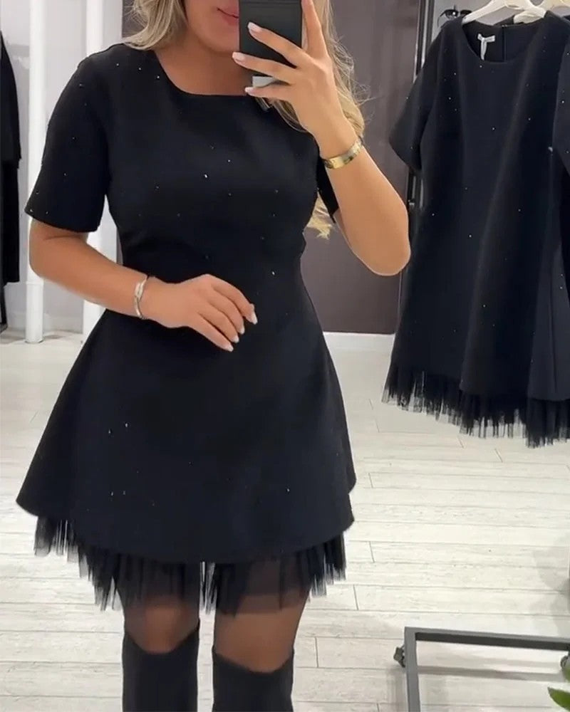 Mery - Vestido corto con detalle de tul y aplicaciones brillantes