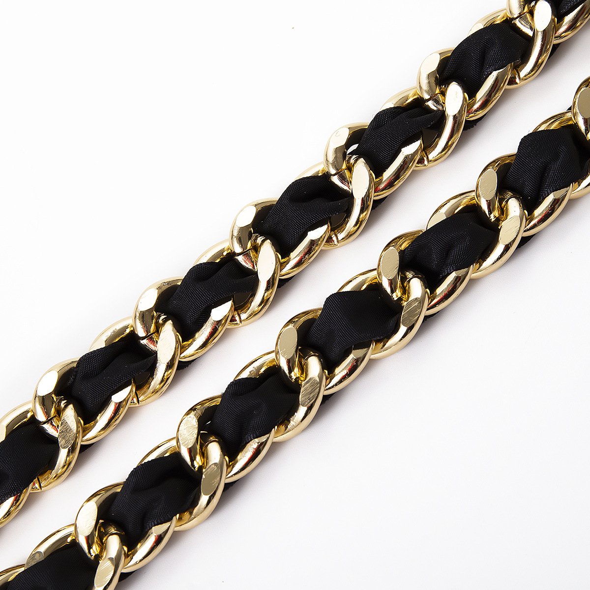 Cinturón vintage de alta costura con cadena y borlas en negro y dorado